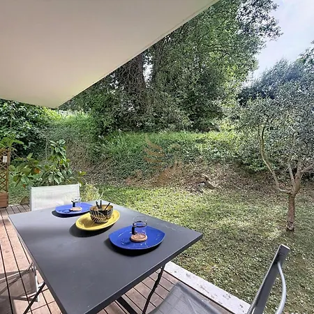 Le Jardin Aloes Park